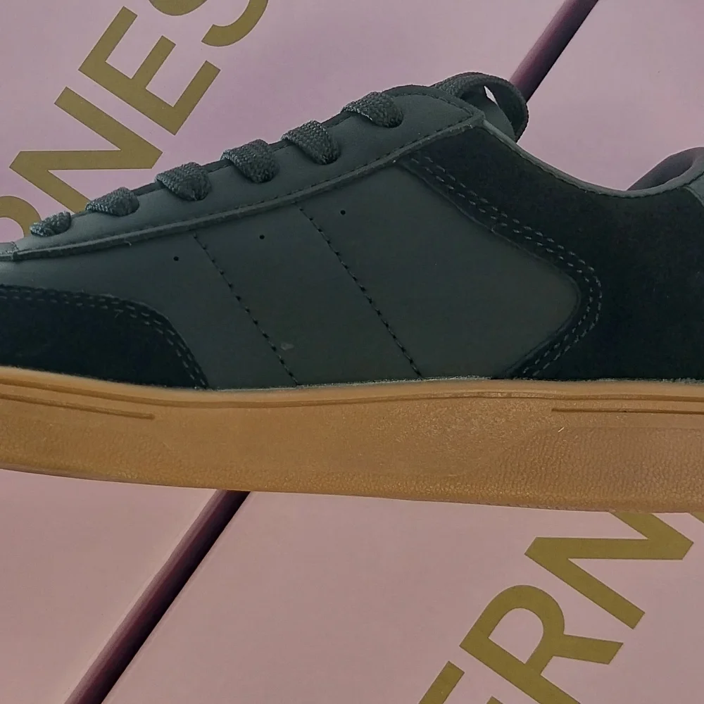 Lauren Sneakers 👟 - Picture 4 of 5